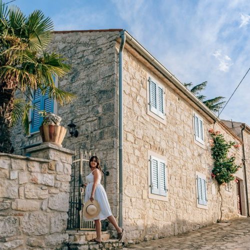 Steinhäuser im Dorf Maria de la Salut im Zentrum Mallorcas